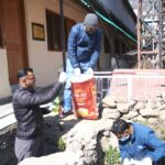 उपायुक्त कार्यलय में सफाई अभियान का नेतृत्व एसडीएम कल्पा अमित कल्थाईक ने किया।