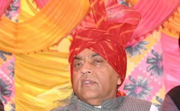 प्रदेश में एंट्री फीस की वृद्धि को लेकर भी मुख्यमंत्री के तर्क हास्यास्पद