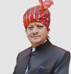 आदर्श हिमाचल ब्यूरोप्रेस कवरेज
दिनांक: 4 जनवरी 2025 | स्थान: भलेई (चम्बा)
चम्बा-कांगड़ा लोकसभा क्षेत्र के सांसद डॉ. राजीव भारद्वाज तथा डलहौजी विधानसभा क्षेत्र के विधायक डी एस ठाकुर ने आज उपमंडल भलेई के अंतर्गत ग्राम पंचायत हडला में नव निर्मित पंचायत सामुदायिक भवन का लोकार्पण किया।
इस अवसर पर आयोजित जनसभा को संबोधित करते हुए सांसद डॉ. राजीव भारद्वाज और विधायक डी एस ठाकुर ने स्थानीय जनता को इस नई सुविधा के लिए बधाई दी। उन्होंने केंद्र की मोदी सरकार द्वारा संचालित विभिन्न जनकल्याणकारी योजनाओं की जानकारी भी लोगों को दी और इन योजनाओं का लाभ उठाने का आह्वान किया।
विधायक डी एस ठाकुर ने ग्राम पंचायत हडला सहित पूरे क्षेत्र के विकास कार्यों के लिए हर संभव सहयोग देने का आश्वासन दिया।
अपने डलहौजी प्रवास के दौरान सांसद डॉ. राजीव भारद्वाज ने अपने परिवार सहित भलेई माता मंदिर तथा ग्राम पंचायत ओहरा स्थित ऐतिहासिक नाग मंदिर गंड देहरा में माथा टेककर क्षेत्रवासियों के सुख-समृद्धि की कामना की।
इस मौके पर ग्राम पंचायत हडला की प्रधान श्रीमती पूजा जरयाल ने सांसद और विधायक का सम्मान कर समस्त क्षेत्रवासियों की ओर से आभार व्यक्त किया।