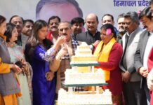 मुख्यमंत्री ने 62वां जन्मदिवस पर चिनार का पौधा लगाकर प्रदेशवासियों के साथ मनाया,