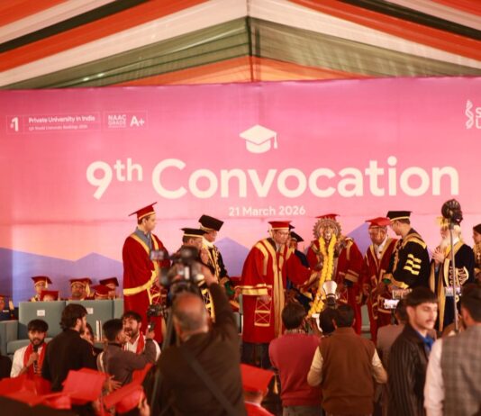 9वां दीक्षांत समारोह में 1,100 से अधिक छात्रों को डिग्रियां प्रदान की गईं।