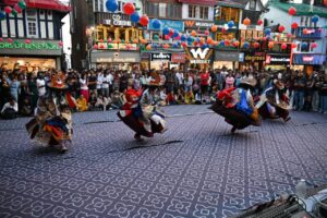 Shabab Sabri and local artists kept the audience entertained