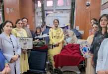 मैत्री फाउंडेशन ने IGMC को तीन कीमो चेयर दीं